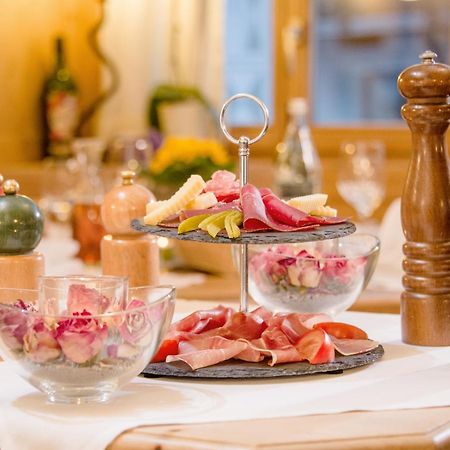 Hotel Veduta Cinuos-Chel Kültér fotó